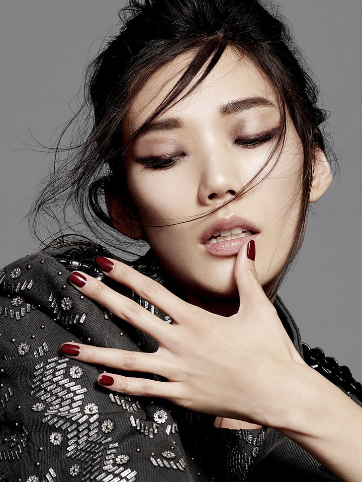 Tao Okamoto, women, model, Japanese, Asian, actress, brunette, painted nails, simple background, HD wallpaper