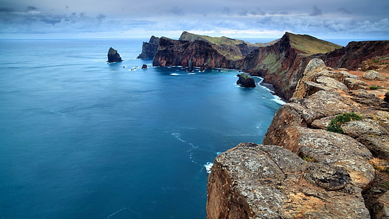 Бурный берег моря на Мадейре, Португалия, скалы, скалы, побережье, облака, природа и пейзажи, HD обои HD wallpaper