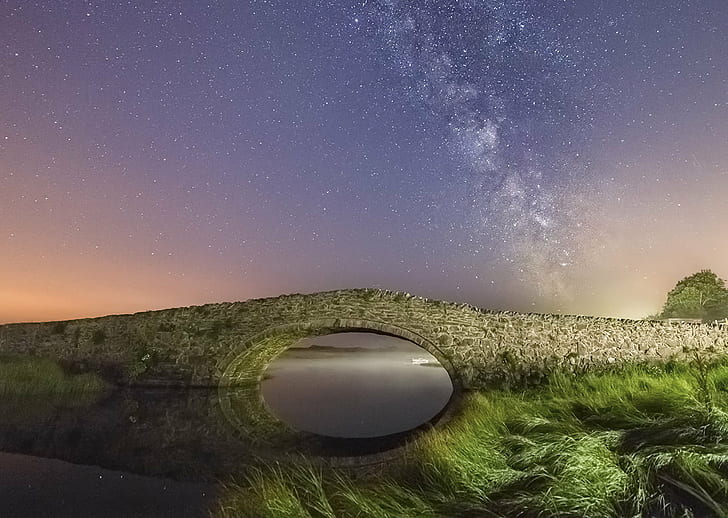 moss-covered grey brick bridge at nighttime, Bridge, To The Stars, Aberffraw, Anglesey, moss, covered, grey, brick, nighttime, old, estuary, village, night  sky, space, galaxy, nightscape, landscape, Cymru, Ynys Mon, light pollution, river, Wales, North, Dark Sky, astronomy, star - Space, night, nature, milky Way, nebula, constellation, planet - Space, sky, science, HD wallpaper