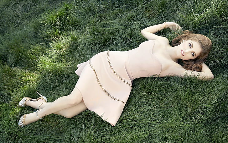 Anna Kendrick, actress, celebrity, women, grass, strapless dress, glamour, HD wallpaper