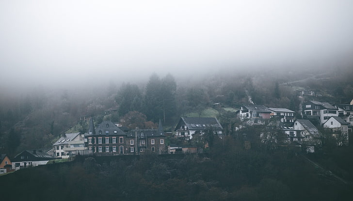 коричневый бетонный дом, фотография, пейзаж, туман, дом, деревни, HD обои