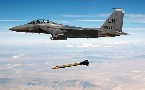 Jet Fighter Drops Missile, fighter, drops, missile, HD wallpaper HD wallpaper