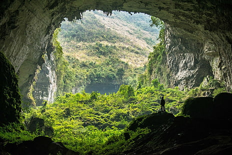 скала, Hang Son Doong, джунгла, мъже, пейзаж, гора, пещера, природа, камъни, силует, дървета, HD тапет HD wallpaper