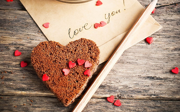 молив с надпис love you-Romantic HD Wallpaper, шоколад във формата на сърце, HD тапет