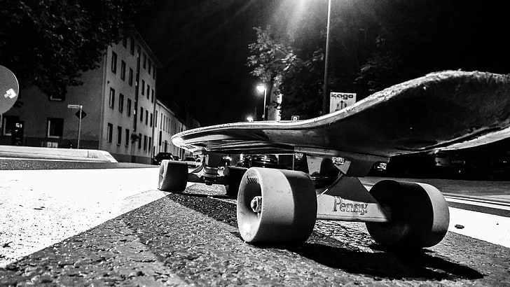 Penny, skateboard, monochrome, rue, nuit, urbain, Fond d'écran HD