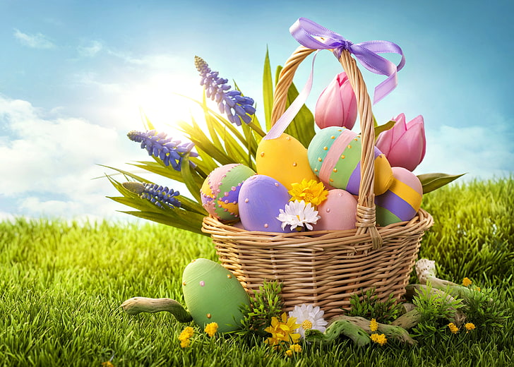 Easter egg lot and round brown wicker basket, grass, flowers, holiday, basket, eggs, spring, Easter, bow, HD wallpaper