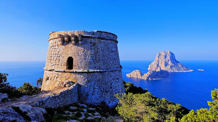 Torre des Savinar, Ibiza, Espagne, tour en forme de béton brun, roches, Espagne, ciel, rocher, bleu, tour, horizon, îles, château, buissons, îles Baléares, mer, Torre des Savinar, Ibiza, Fond d'écran HD