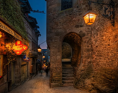 France, Mont Saint Michel, stone house, street, lights, France, evening, houses, people, signs, arch, lamps, stairs, portal, night, street lights, Mont Saint Michel, HD wallpaper HD wallpaper