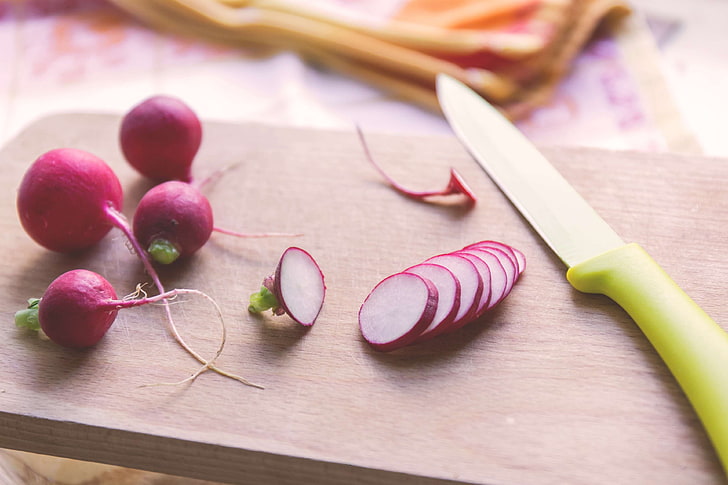 blade, blur, chopping board, close up, cutlery, food, ingredient, knife, sharp, sliced, vegetables, wood, wooden, HD wallpaper