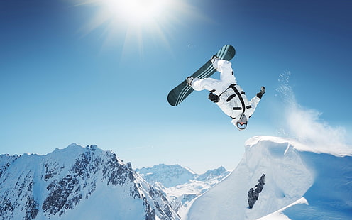 czarno-biały snowboard, snowboard, sztuczka, skok, góra, ekstremum, Tapety HD HD wallpaper
