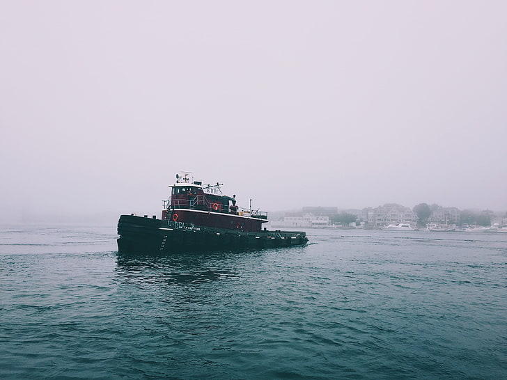 black and red fishing boat, ship, sea, overcast, fog, HD wallpaper