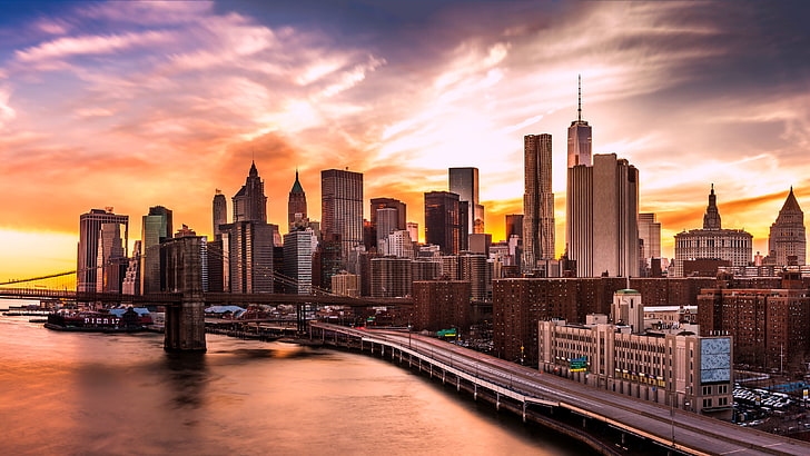 bruna och grå stadsbyggnader, ljus, USA, flod, himmel, bro, solnedgång, New York, Manhattan, Brooklyn Bridge, skyskrapor, hamn, East River, HD tapet
