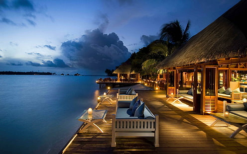 Tropikalna wieczorna kolacja nad oceanem, jadalnia, raj, widok, wyspa, romantyczny, tropikalny, przy świecach, kolacja, obiad, laguna, zachód słońca, ocean, Tapety HD HD wallpaper