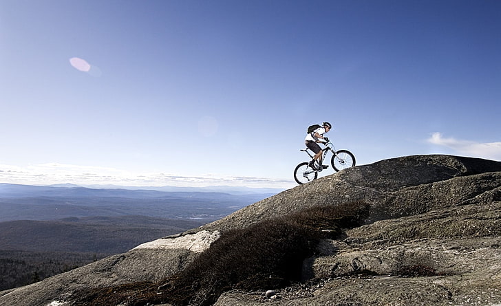 Dağ Bisikleti, dağın tepesinde bisikletçi vektör, Spor, Bisiklet, Dağ, HD masaüstü duvar kağıdı