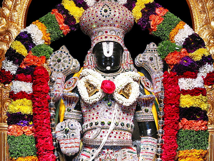 Señor Balaji en el templo de Iskcon, flores de colores variados, Dios, Señor Balaji, señor, balaji, Fondo de pantalla HD