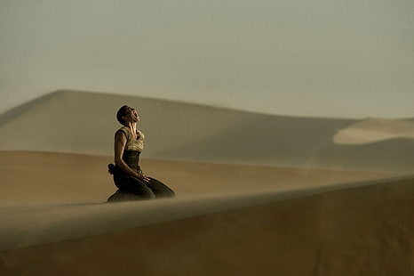 Charlize Theron, Mad Max: Fury Road, Furiosa, ทะเลทราย, ผู้หญิง, ภาพยนตร์, Mad Max, วอลล์เปเปอร์ HD HD wallpaper