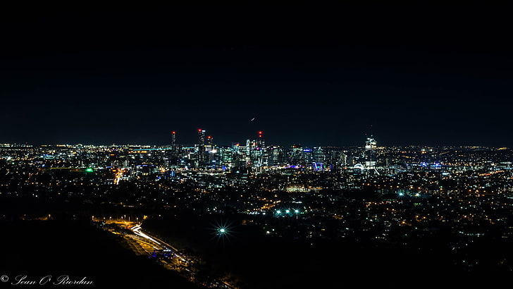 въздушна снимка на сградни светлини, нощ, градски пейзаж, HD тапет