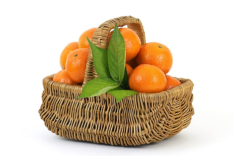 brązowy wiklinowy kosz i wiązka pomarańczy, pomarańczy, kosza, owoców, liści, Tapety HD HD wallpaper