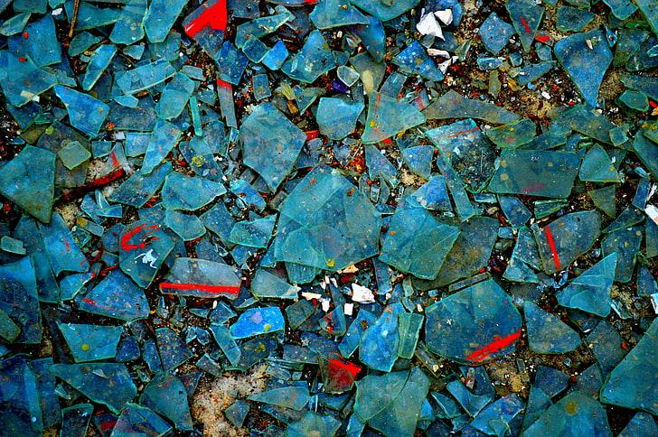 fragment av blått glas, glas, krossat, krossat glas, blått, skärvor, HD tapet