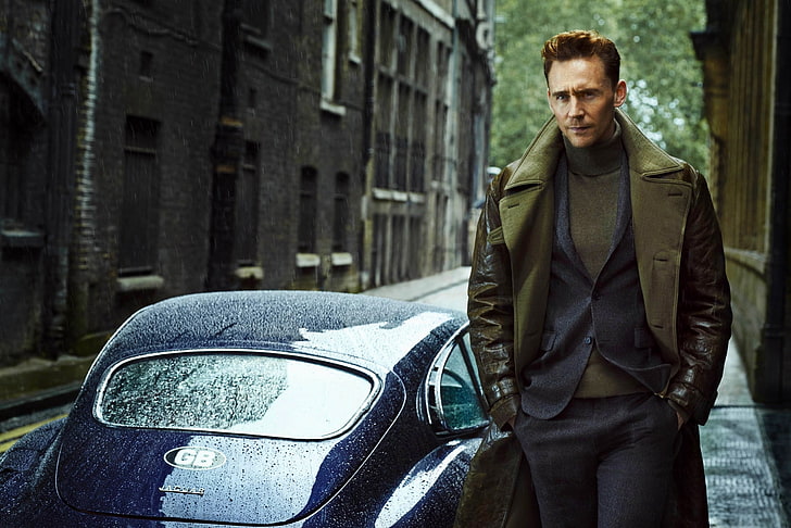 jaqueta de couro marrom masculina, tom hiddleston, jaguar, carro, homem, estilo, HD papel de parede