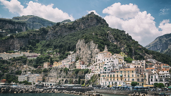 Amalfi, 5k, 4k tapeter, Amalfikusten, Italien, stenar, moln, HD tapet