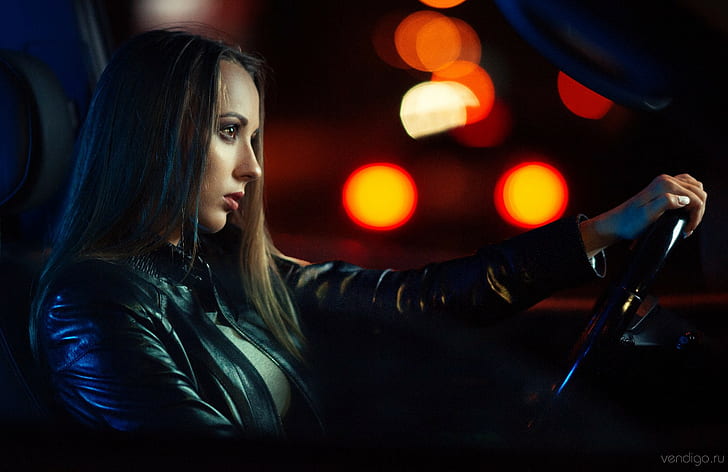 Евгений Булатов, женщины, модель, брюнетка, в салоне автомобиля, за рулем, женщины с автомобилями, кожаные куртки, взгляд вдаль, профиль, ночь, черные куртки, салон автомобиля, HD обои