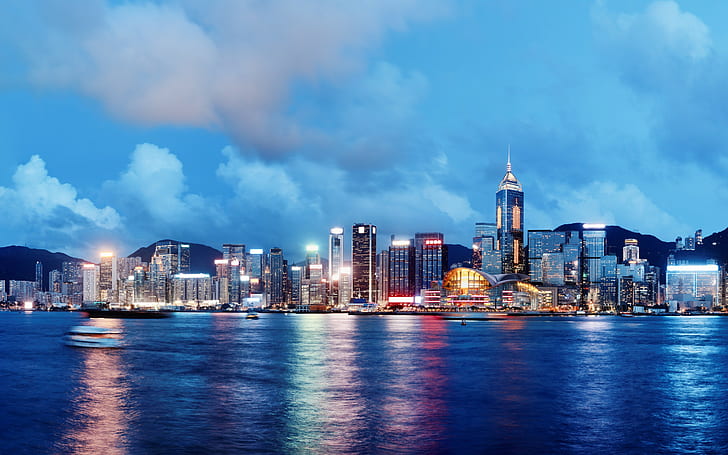 Хонконг, Китай, град, силует, панорамна снимка на град през деня, Хонконг, Китай, град, Skyline, светлини, Море, река, Нощ, кораби, Сгради, небе, облаци, HD тапет