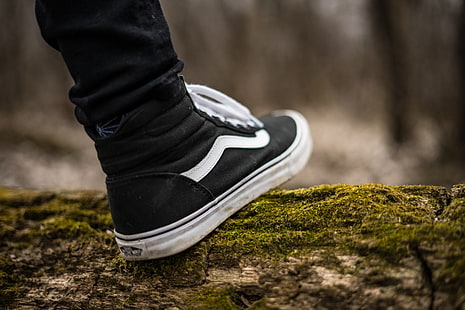 unpaired black and white Vans Sk8-Hi, sneakers, shoes, legs, HD wallpaper HD wallpaper