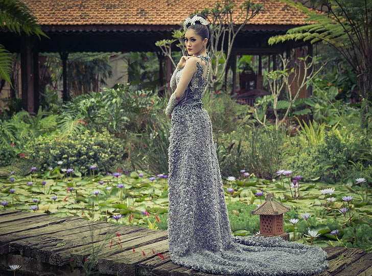Tradycyjna indonezyjska suknia ślubna, czarno-biała damska sukienka bez rękawów z długim trenem, dziewczyny, Indonezja, modelka, panna młoda, bandung, kebaya, tradycyjna odzież, tradycyjny strój, Tapety HD