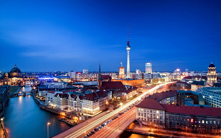 กรุงเบอร์ลินเมืองหลวงของเยอรมนี, การถ่ายภาพทิวทัศน์ของอาคารในเมือง, โลก, ทิวทัศน์เมือง, เมือง, กลางคืน, เบอร์ลิน, ประภาคาร, วอลล์เปเปอร์ HD