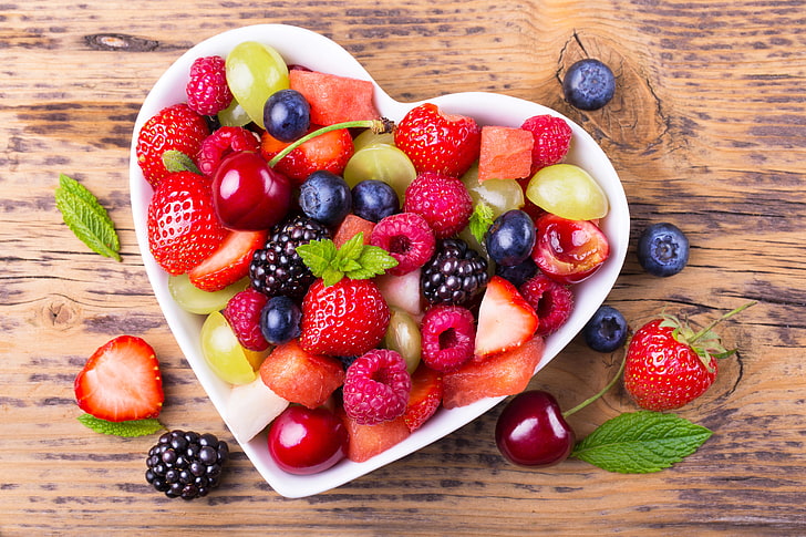 салат из разных ягод, вишня, ягоды, малина, черника, клубника, виноград, ежевика, фрукты, HD обои