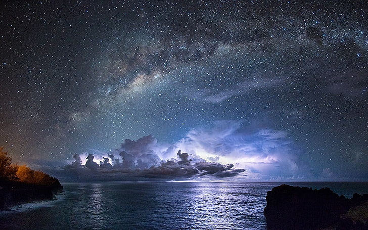 เมฆและเนื้อน้ำ, ธรรมชาติ, ภูมิทัศน์, การเปิดรับแสงเป็นเวลานาน, คืนที่เต็มไปด้วยดวงดาว, ทางช้างเผือก, กาแลคซี, เมฆ, ทะเล, ชายฝั่ง, อวกาศ, ไฟ, วอลล์เปเปอร์ HD