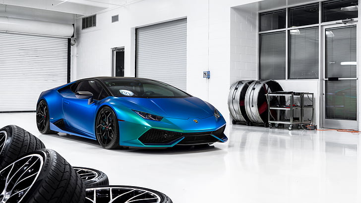 Lamborghini Aventador blu all'interno del garage bianco, Lamborghini Huracan, 4K, 8K, Sfondo HD