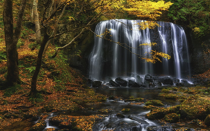 Tatsuzawa Fudo Falls Waterfall في Inawashiro Fukushima Japan HD Wallpaper تنزيل للجوال والكمبيوتر اللوحي 3840 × 2400، خلفية HD