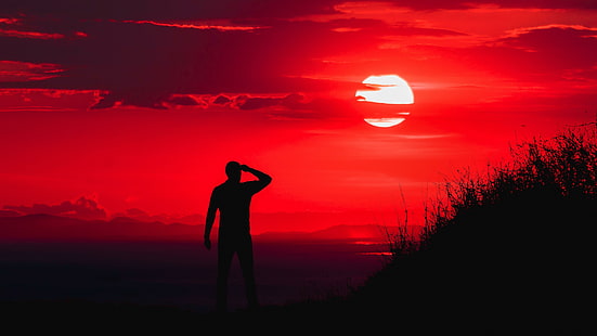 silueta, hombre, cielo rojo, rojo, cielo, resplandor crepuscular, en llamas, mirando lejos, puesta de sol, humano, atmósfera, tarde, anochecer, horizonte, oscuridad, calma, Fondo de pantalla HD HD wallpaper