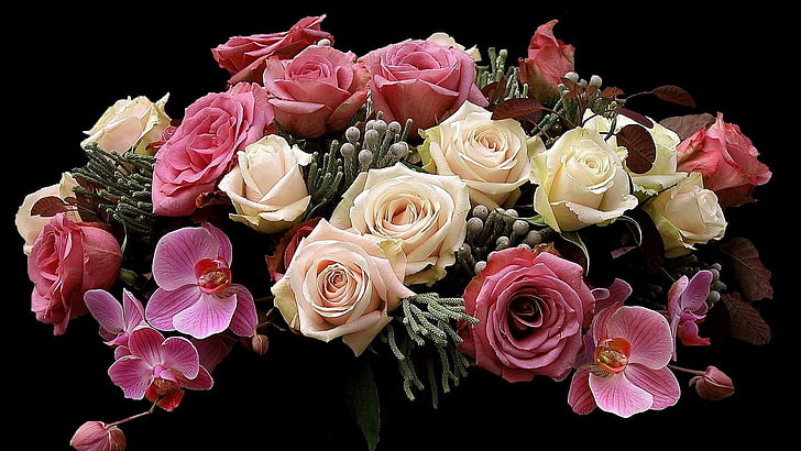 weiße und rosa Rosenblumen und rosa Mottenorchideenblumenstrauß, Rosen, Orchideen, Blumen, Bündel, schwarzer Hintergrund, HD-Hintergrundbild