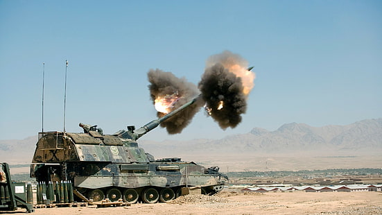 PzH 2000, howitzer, Panzerhaubitze, artillery, Bundeswehr, firing, desert, HD wallpaper HD wallpaper