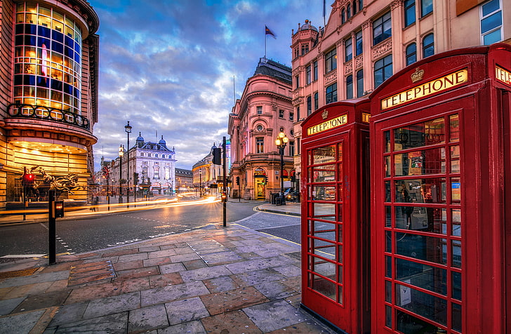två röda telefonkiosker, väg, ljus, staden, gata, England, London, byggnad, hem, kvällen, lampor, Storbritannien, telefonkiosk, HD tapet