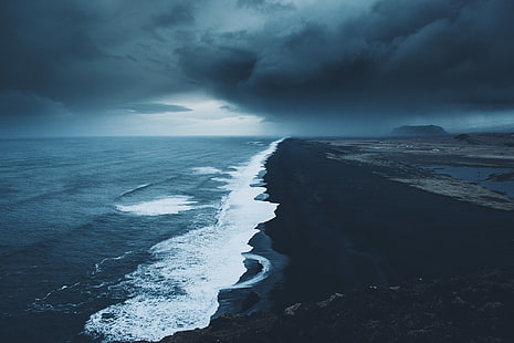 син океан, море под облаци, пейзаж, Даниел Касон, крайбрежие, бряг, буря, Исландия, Черен плаж, циан, син, сив, черен пясък, облачно, море, вълни, хоризонт, HD тапет HD wallpaper