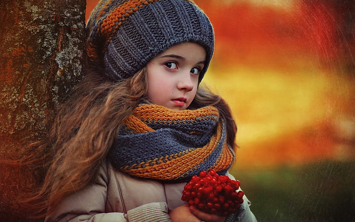 Red Berries Cute Girl, girl's knitted gray and orange beanie, Baby, , girl, berries, HD wallpaper