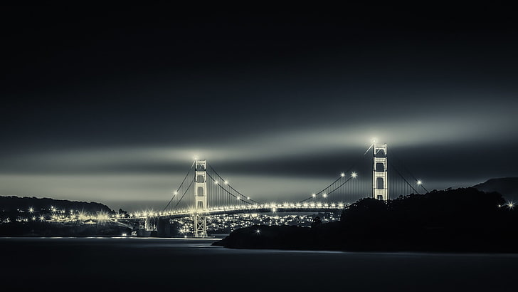 полутоновая фотография освещенного моста Золотые Ворота, мост, мост Золотые Ворота, монохромный, ночь, огни, HD обои
