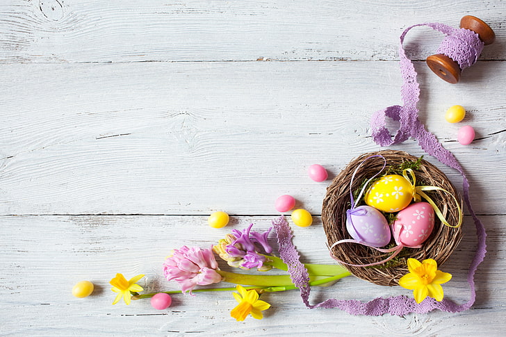 święto, Wielkanoc, drewno, kwiaty, dekoracje, jajka, słodycze, Tapety HD