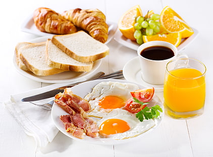 Frühstückseinstellungen, Kaffee, Frühstück, Obst, Rührei, Tasse, Speck, Eier, Wachsen, Croissant, HD-Hintergrundbild HD wallpaper