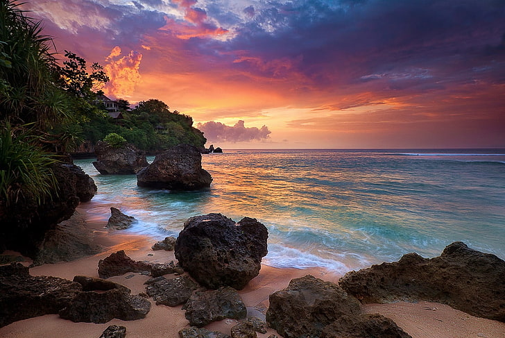 gros rocher noir, Bali, Indonésie, nature, nuages, tropical, mer, roche, paysage, arbustes, sable, Fond d'écran HD