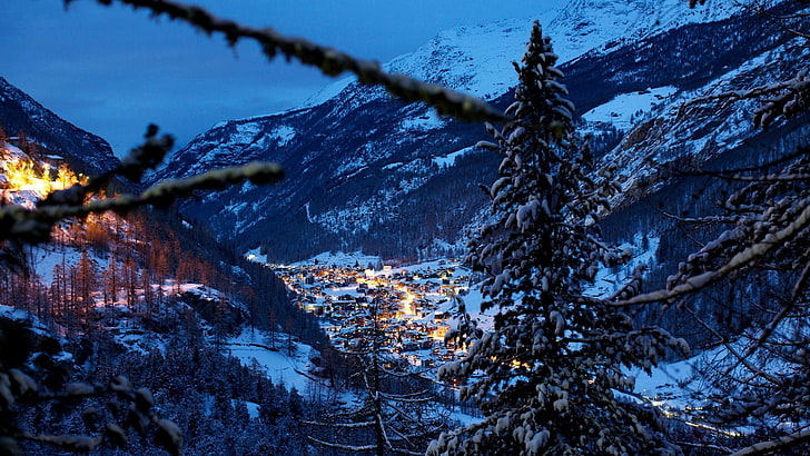 sosna, krajobraz, noc, zima, pejzaż miejski, natura, drzewa, las, sosny, góry, Szwajcaria, Alpy Szwajcarskie, dolina, śnieg, wieczór, światła, wioska, dom, Tapety HD