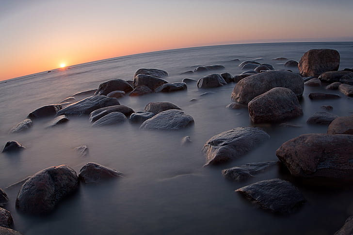 roccia marrone accanto al mare durante il tramonto, sole, mare, tramonto, rocce, mare, paesaggio marino, distorcere, lunga esposizione, acqua, paesaggio, 5D, natura, spiaggia, roccia - oggetto, costa, crepuscolo, paesaggi, Sfondo HD