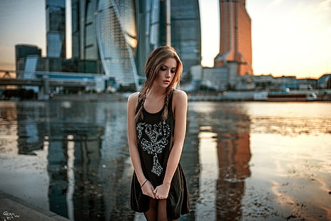 modeli, Georgy Chernyadyev, elbise, sarışın, nehir, şehir, kadınlar, Ksenia Kokoreva, HD masaüstü duvar kağıdı HD wallpaper