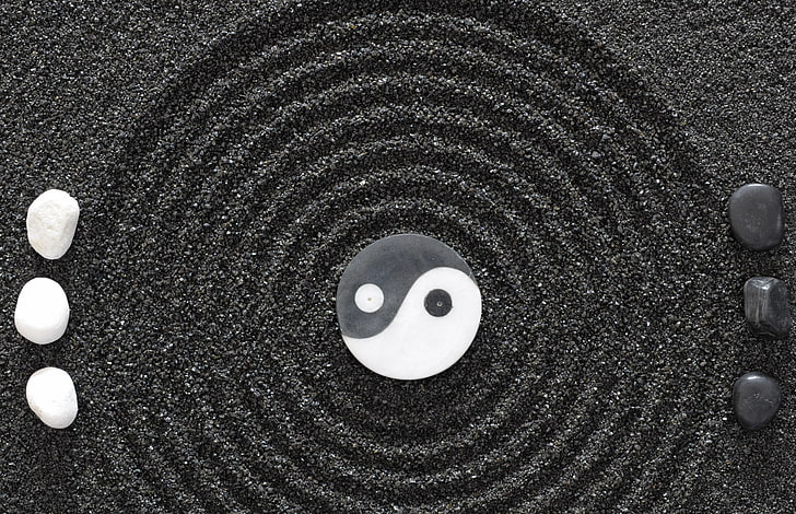 svartvitt yin yang, yin-yang, stenar, jord, symbol, harmoni, HD tapet