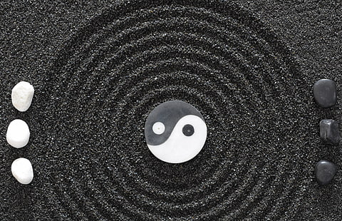 siyah ve beyaz yin yang, yin-yang, taşlar, toprak, sembol, uyum, HD masaüstü duvar kağıdı HD wallpaper
