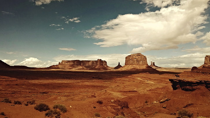 skalista góra pod białym niebem, USA, krajobraz, pustynia, Monument Valley, formacja skalna, przyroda, Tapety HD
